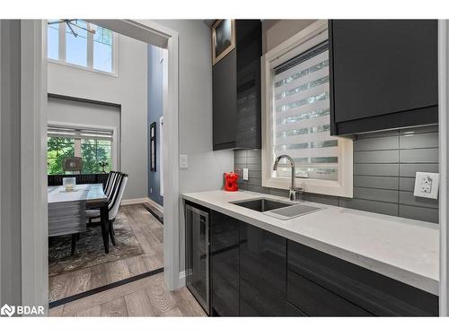 1648 Roslyn Avenue, Innisfil, ON - Indoor Photo Showing Kitchen