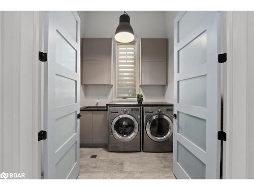 1648 Roslyn Avenue, Innisfil, ON - Indoor Photo Showing Laundry Room