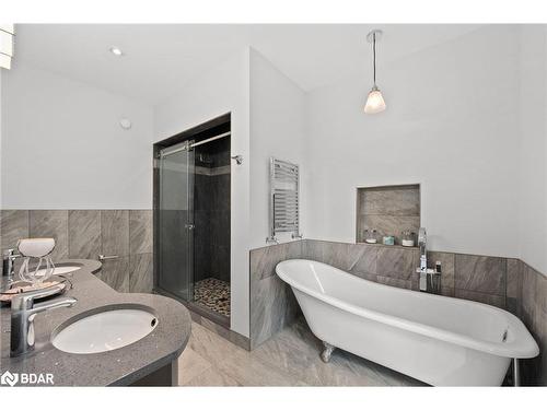 1648 Roslyn Avenue, Innisfil, ON - Indoor Photo Showing Bathroom