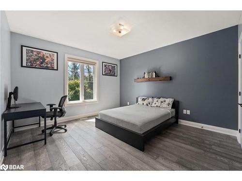 1648 Roslyn Avenue, Innisfil, ON - Indoor Photo Showing Bedroom