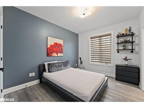 1648 Roslyn Avenue, Innisfil, ON - Indoor Photo Showing Bedroom