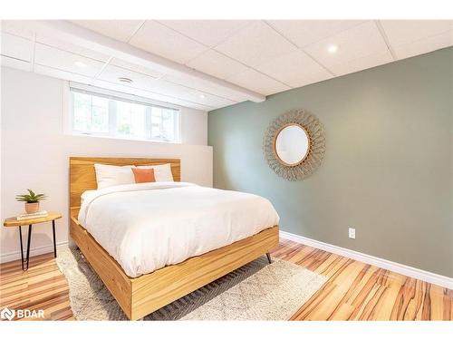 39 Saint Laurent Boulevard, Tiny, ON - Indoor Photo Showing Bedroom