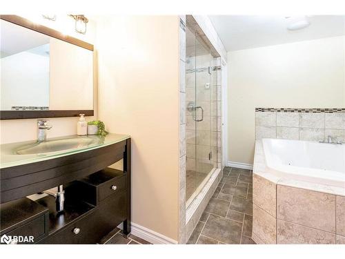 39 Saint Laurent Boulevard, Tiny, ON - Indoor Photo Showing Bathroom