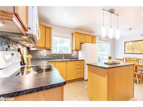 39 Saint Laurent Boulevard, Tiny, ON - Indoor Photo Showing Kitchen