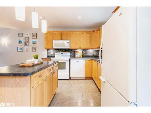 39 Saint Laurent Boulevard, Tiny, ON - Indoor Photo Showing Kitchen