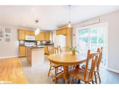 39 Saint Laurent Boulevard, Tiny, ON - Indoor Photo Showing Dining Room