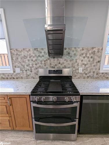 17 Middlebrook Road, Wasaga Beach, ON - Indoor Photo Showing Kitchen