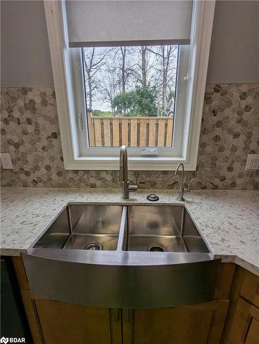 17 Middlebrook Road, Wasaga Beach, ON - Indoor Photo Showing Kitchen With Double Sink