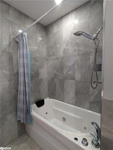 17 Middlebrook Road, Wasaga Beach, ON - Indoor Photo Showing Bathroom