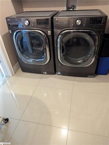 17 Middlebrook Road, Wasaga Beach, ON - Indoor Photo Showing Laundry Room