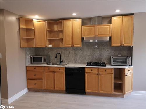 17 Middlebrook Road, Wasaga Beach, ON - Indoor Photo Showing Kitchen