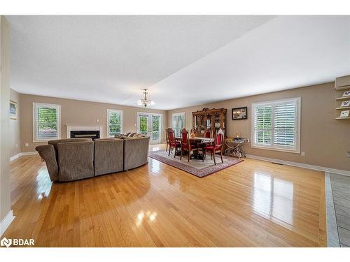 46 Jewel House Lane, Barrie, ON - Indoor Photo Showing Living Room