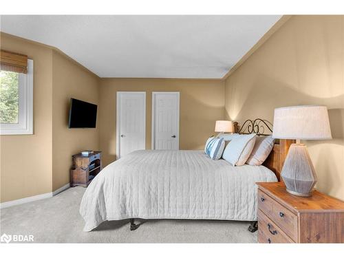 19 Peck Street, Barrie, ON - Indoor Photo Showing Bedroom