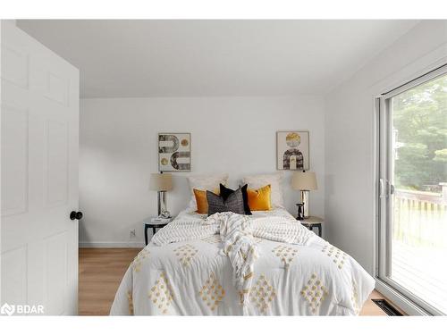 1082 Springdale Park Road, Bracebridge, ON - Indoor Photo Showing Bedroom