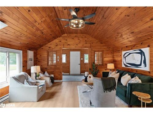 1082 Springdale Park Road, Bracebridge, ON - Indoor Photo Showing Living Room