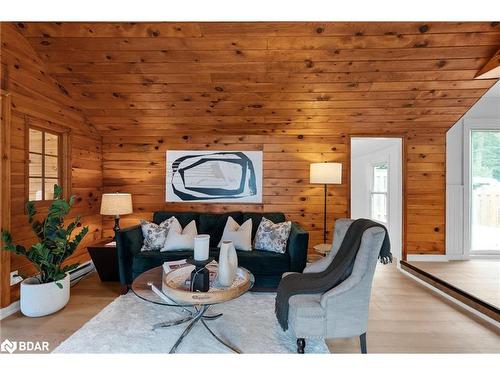 1082 Springdale Park Road, Bracebridge, ON - Indoor Photo Showing Living Room