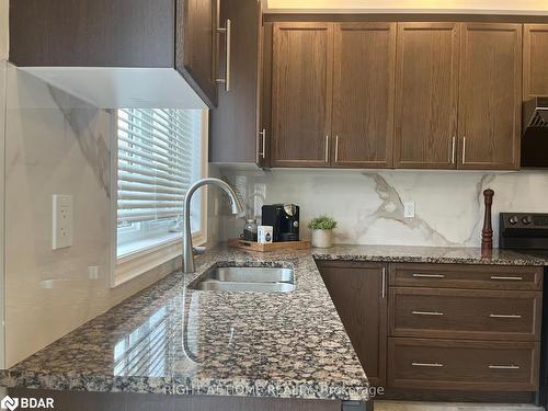 9 Middleton Drive Drive, Wasaga Beach, ON - Indoor Photo Showing Kitchen With Double Sink