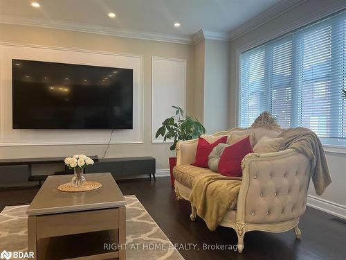 9 Middleton Drive Drive, Wasaga Beach, ON - Indoor Photo Showing Living Room