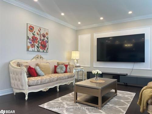 9 Middleton Drive Drive, Wasaga Beach, ON - Indoor Photo Showing Living Room