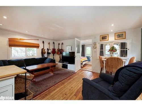 1071 2Nd Line, Innisfil, ON - Indoor Photo Showing Living Room