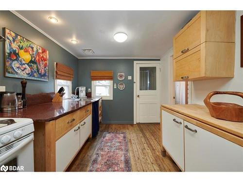 1071 2Nd Line, Innisfil, ON - Indoor Photo Showing Kitchen