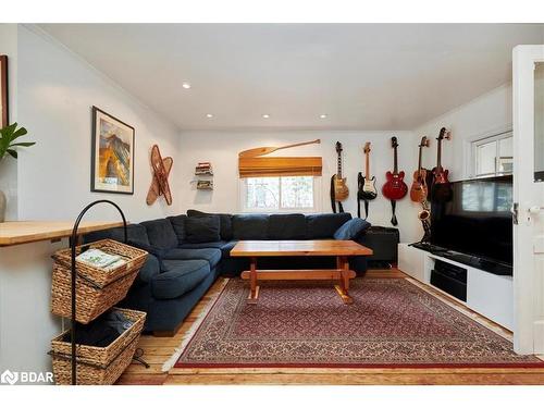 1071 2Nd Line, Innisfil, ON - Indoor Photo Showing Living Room