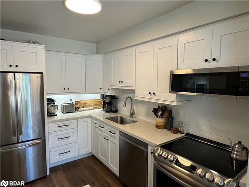 174 Pickett Crescent, Barrie, ON - Indoor Photo Showing Kitchen