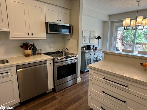 174 Pickett Crescent, Barrie, ON - Indoor Photo Showing Kitchen