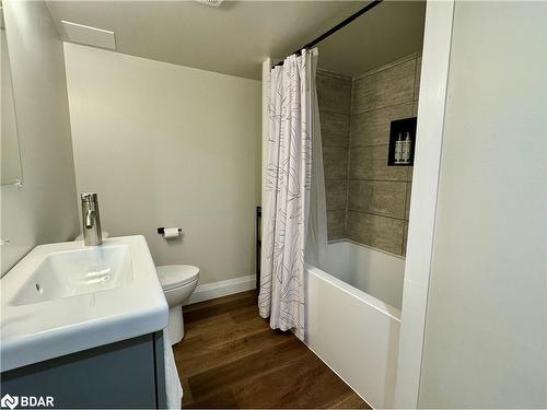 174 Pickett Crescent, Barrie, ON - Indoor Photo Showing Bathroom