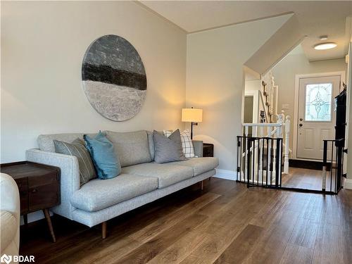 174 Pickett Crescent, Barrie, ON - Indoor Photo Showing Living Room