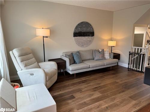 174 Pickett Crescent, Barrie, ON - Indoor Photo Showing Living Room