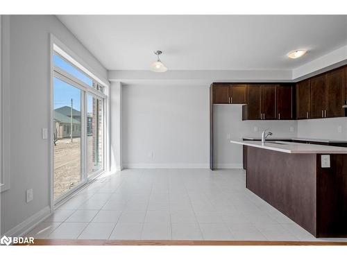 25 Corley Street, Lindsay, ON - Indoor Photo Showing Kitchen