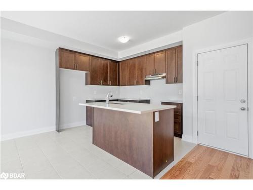 25 Corley Street, Lindsay, ON - Indoor Photo Showing Kitchen