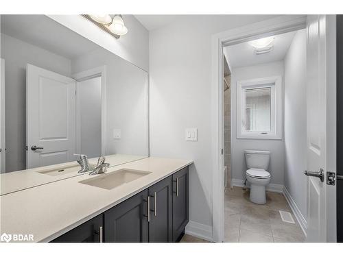 25 Corley Street, Lindsay, ON - Indoor Photo Showing Bathroom