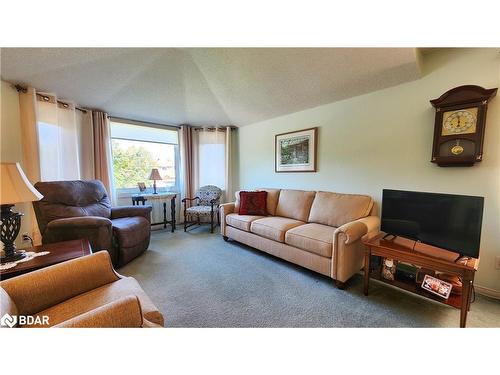 556 Leacock Drive, Barrie, ON - Indoor Photo Showing Living Room