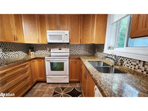 556 Leacock Drive, Barrie, ON - Indoor Photo Showing Kitchen With Double Sink