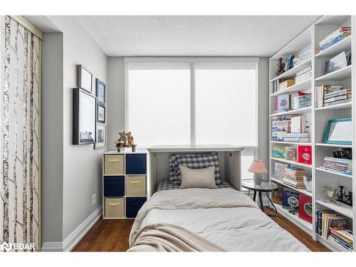 808-65 Ellen Street, Barrie, ON - Indoor Photo Showing Bedroom