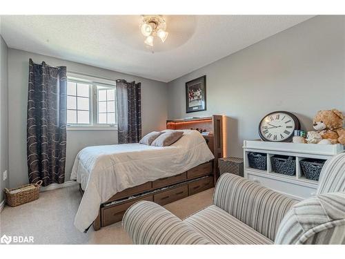 35 Bartor Boulevard, Barrie, ON - Indoor Photo Showing Bedroom