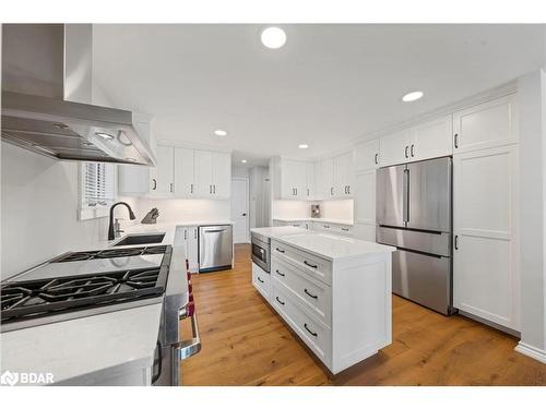 38 Willow Drive, Tiny, ON - Indoor Photo Showing Kitchen