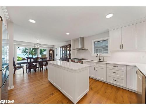 38 Willow Drive, Tiny, ON - Indoor Photo Showing Kitchen With Upgraded Kitchen