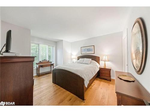 38 Willow Drive, Tiny, ON - Indoor Photo Showing Bedroom