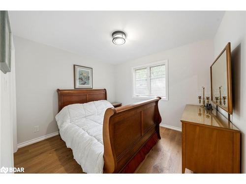 38 Willow Drive, Tiny, ON - Indoor Photo Showing Bedroom