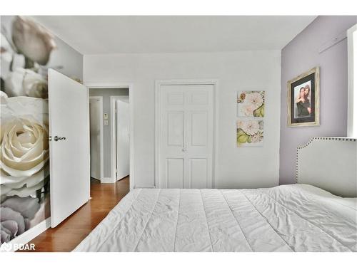 1231 10Th Line, Innisfil, ON - Indoor Photo Showing Bedroom