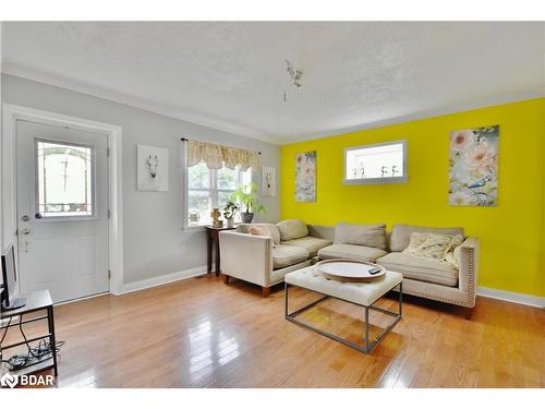 1231 10Th Line, Innisfil, ON - Indoor Photo Showing Living Room