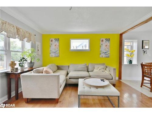 1231 10Th Line, Innisfil, ON - Indoor Photo Showing Living Room