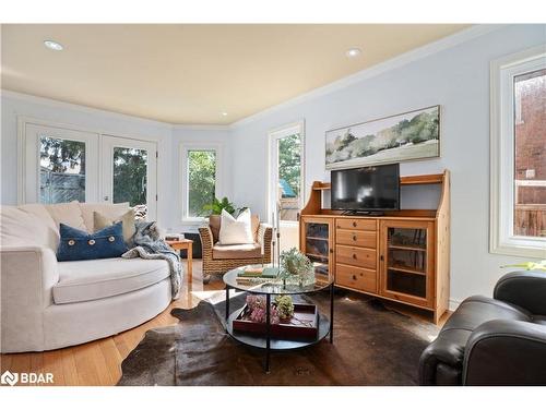 19 Grand Forest Drive, Barrie, ON - Indoor Photo Showing Living Room