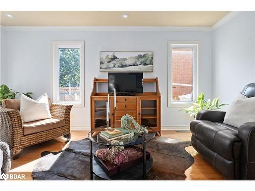 19 Grand Forest Drive, Barrie, ON - Indoor Photo Showing Living Room