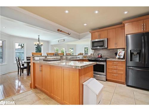 19 Grand Forest Drive, Barrie, ON - Indoor Photo Showing Kitchen