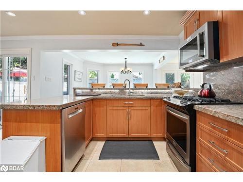 19 Grand Forest Drive, Barrie, ON - Indoor Photo Showing Kitchen