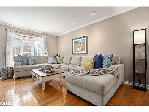 19 Grand Forest Drive, Barrie, ON - Indoor Photo Showing Living Room